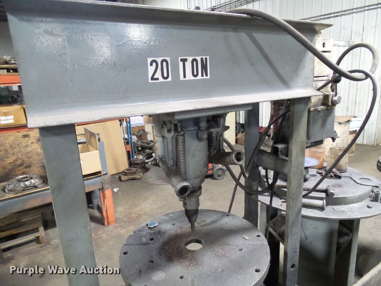 image for item DD1924 Hydraulic press
