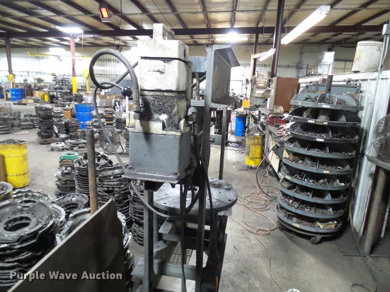 image for item DD1924 Hydraulic press