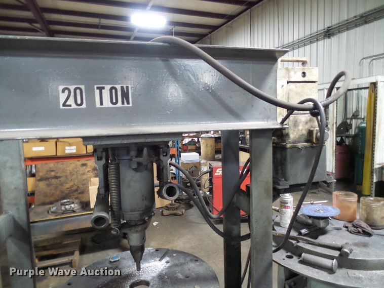 image for item DD1924 Hydraulic press