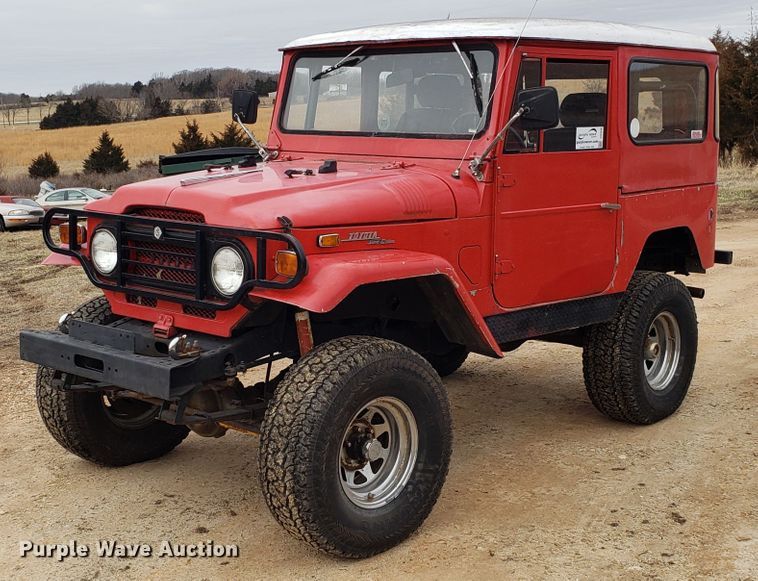 image for item DD2646 1971 Toyota FJ40 SUV