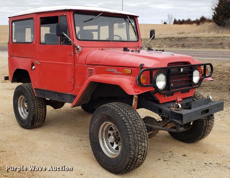 image for item DD2646 1971 Toyota FJ40 SUV