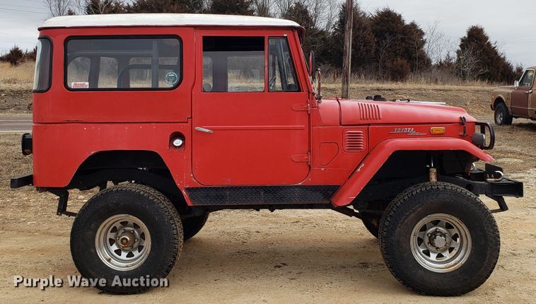 image for item DD2646 1971 Toyota FJ40 SUV