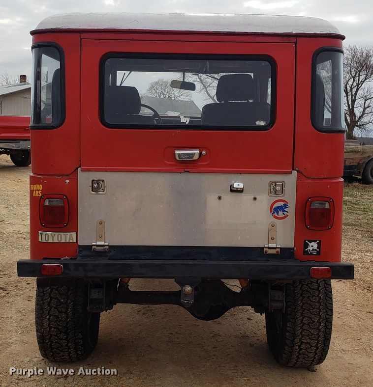 image for item DD2646 1971 Toyota FJ40 SUV