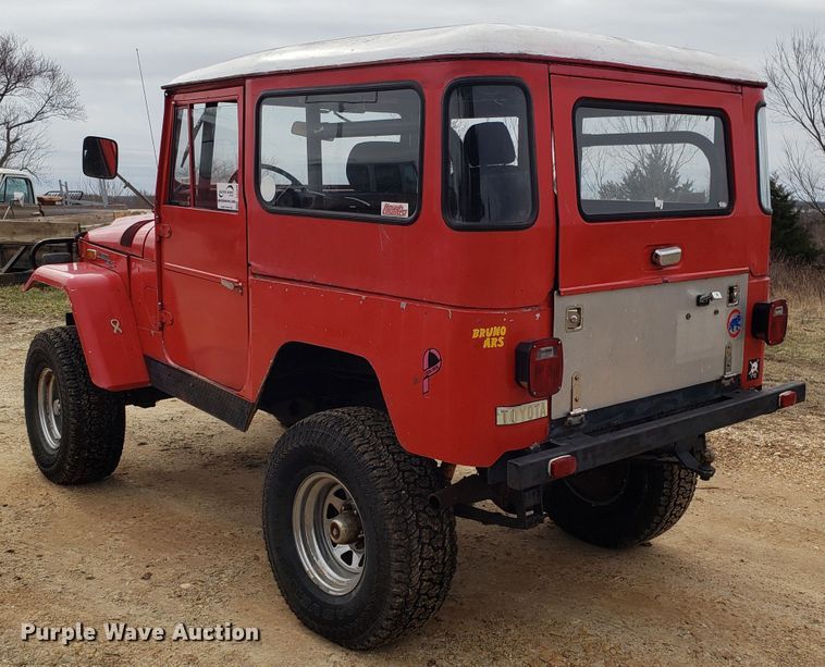 image for item DD2646 1971 Toyota FJ40 SUV
