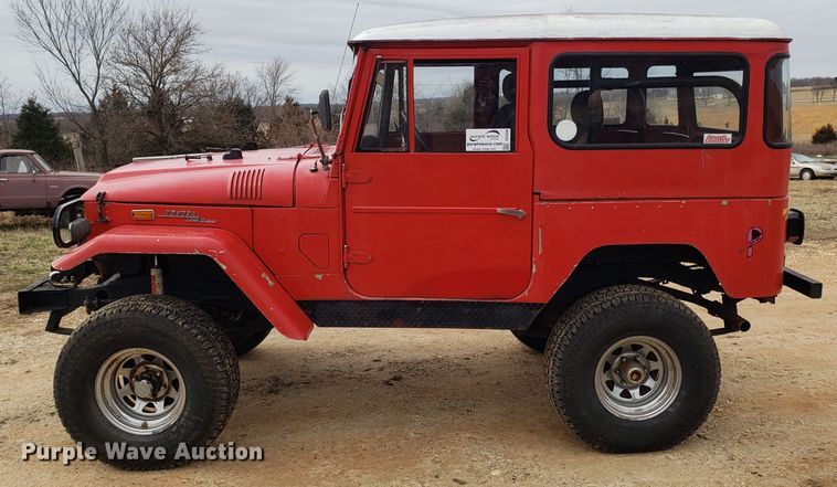 image for item DD2646 1971 Toyota FJ40 SUV