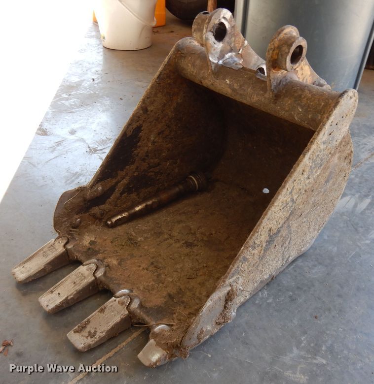 image for item DF5846 18"W mini excavator bucket