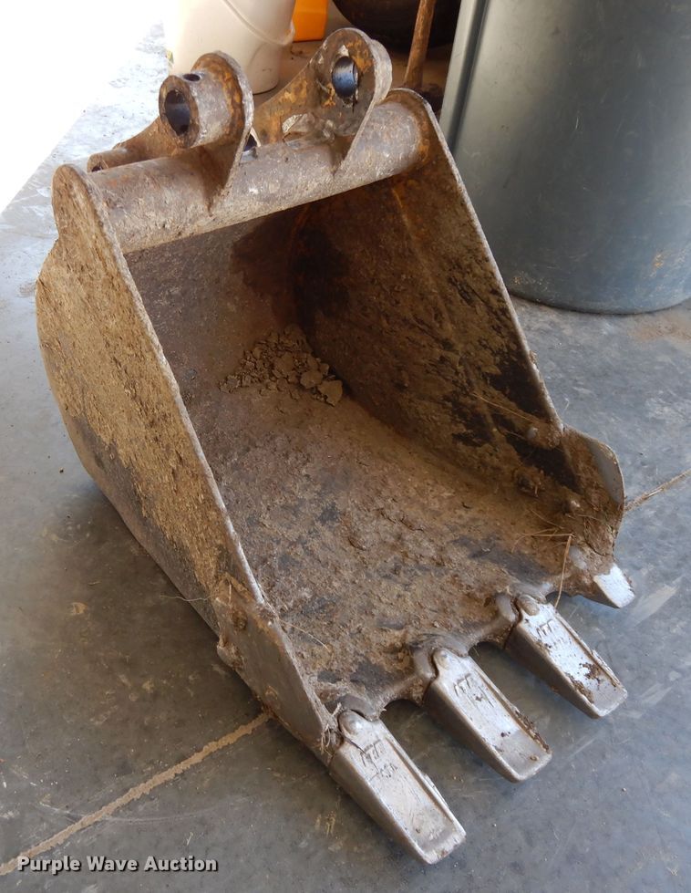 image for item DF5846 18"W mini excavator bucket