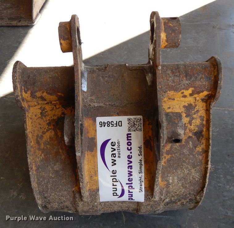 image for item DF5846 18"W mini excavator bucket