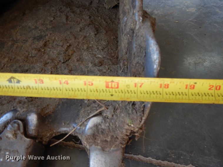 image for item DF5846 18"W mini excavator bucket