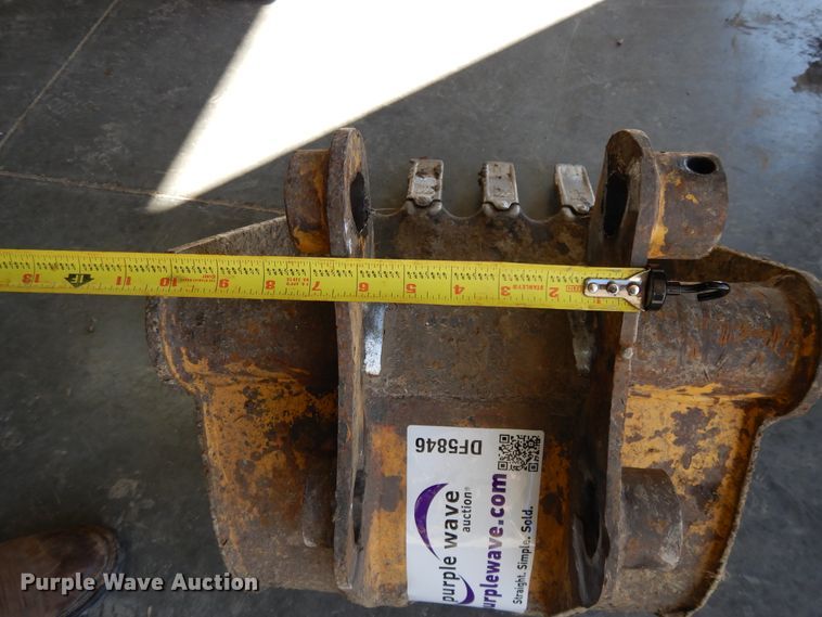 image for item DF5846 18"W mini excavator bucket