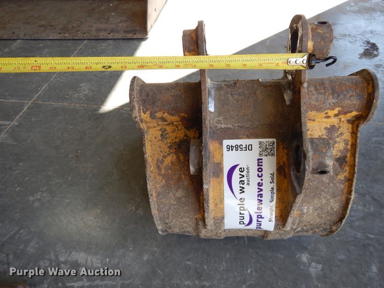 image for item DF5846 18"W mini excavator bucket