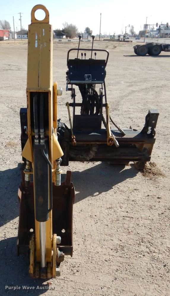 image for item DF7361 2005 Caterpillar BH30W backhoe attachment