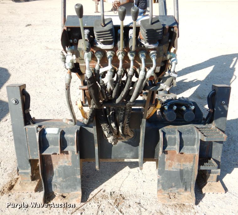 image for item DF7361 2005 Caterpillar BH30W backhoe attachment