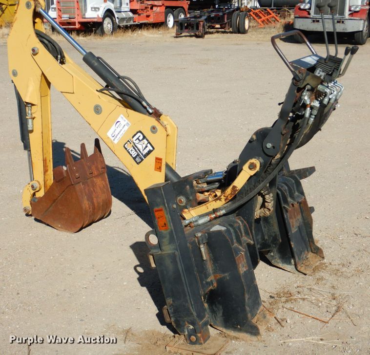 image for item DF7361 2005 Caterpillar BH30W backhoe attachment