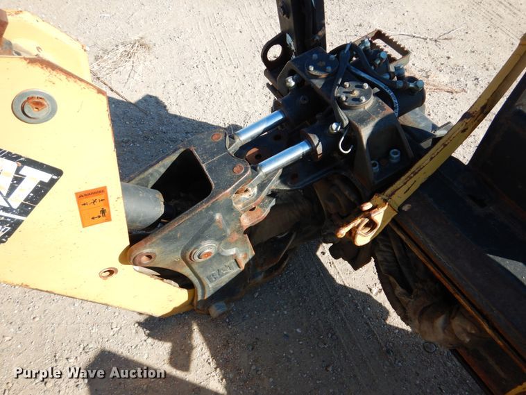 image for item DF7361 2005 Caterpillar BH30W backhoe attachment