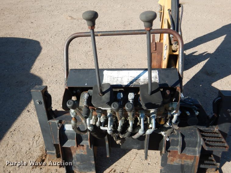 image for item DF7361 2005 Caterpillar BH30W backhoe attachment