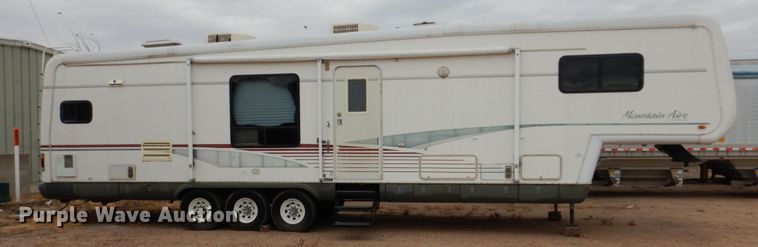 image for item DF7363 1996 Newmar Mountain Aire 39RKWB camper