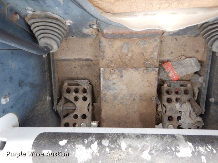 image for item DF7368 2001 Bobcat 773 skid steer