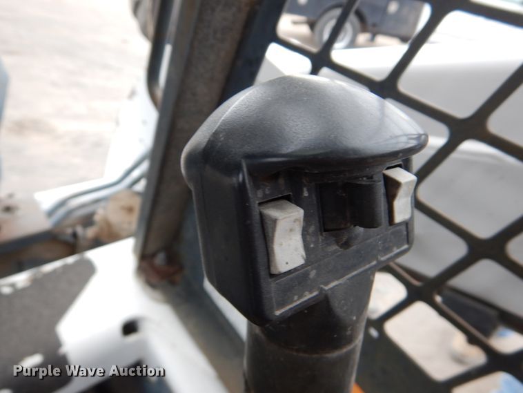 image for item DF7368 2001 Bobcat 773 skid steer