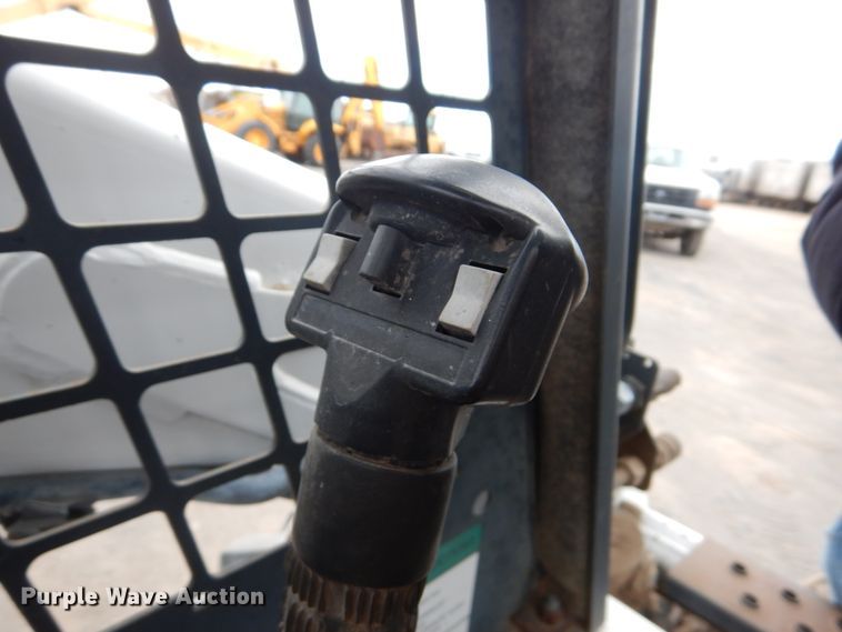 image for item DF7368 2001 Bobcat 773 skid steer