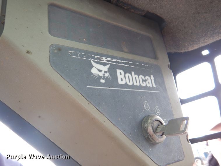 image for item DF7368 2001 Bobcat 773 skid steer