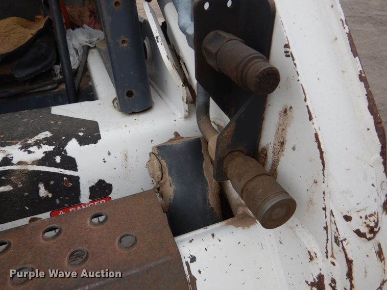 image for item DF7368 2001 Bobcat 773 skid steer