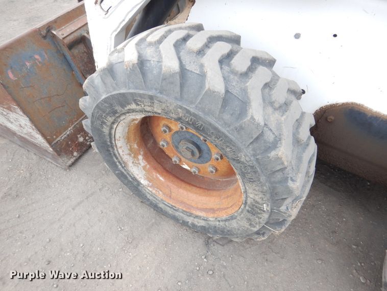 image for item DF7368 2001 Bobcat 773 skid steer