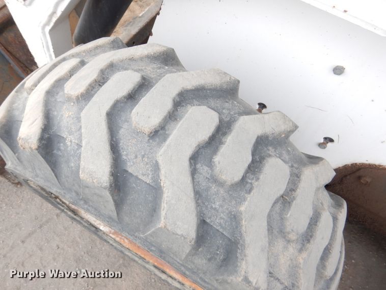 image for item DF7368 2001 Bobcat 773 skid steer