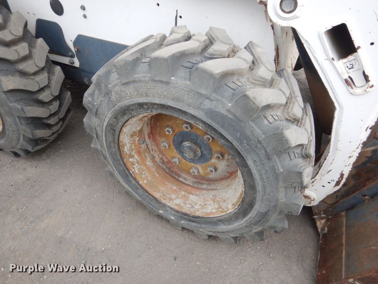 image for item DF7368 2001 Bobcat 773 skid steer