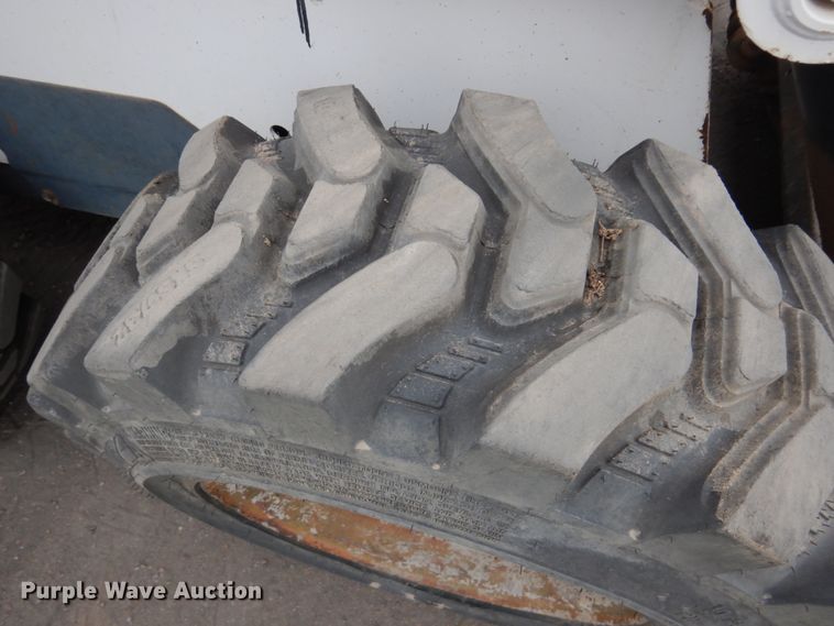 image for item DF7368 2001 Bobcat 773 skid steer