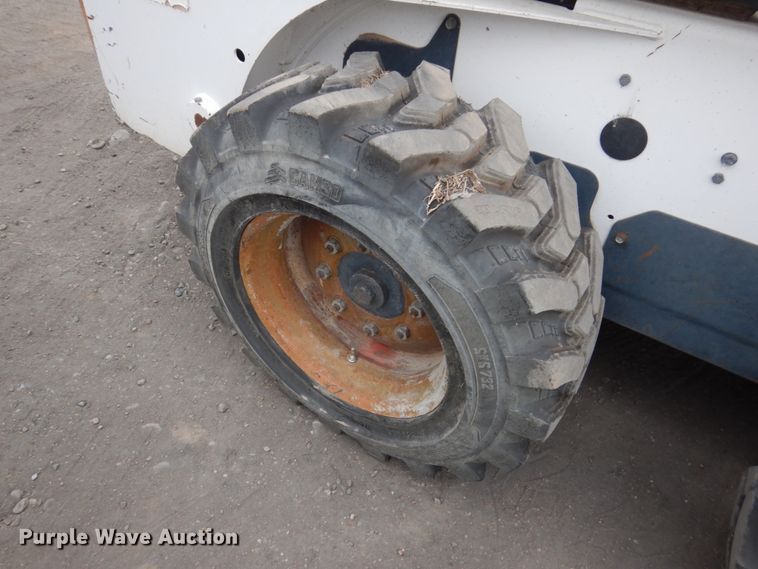 image for item DF7368 2001 Bobcat 773 skid steer