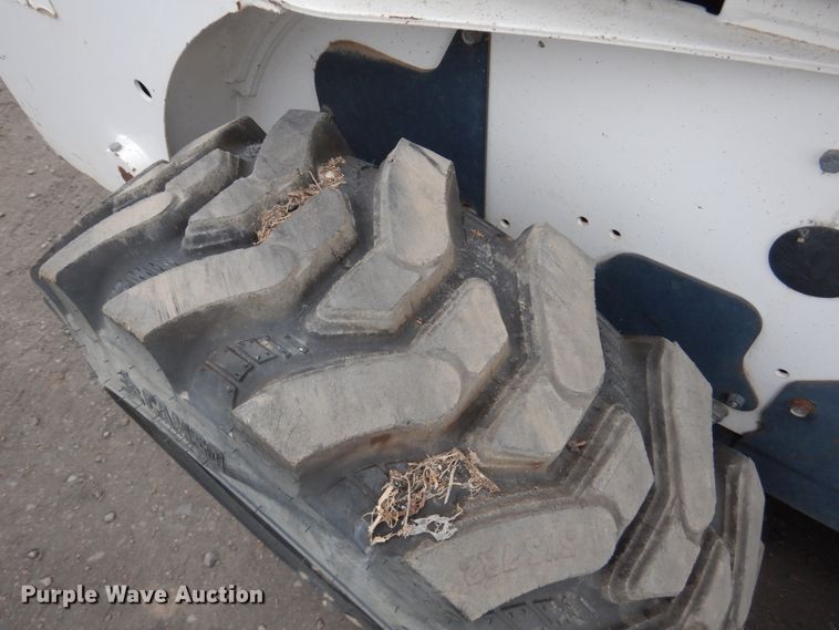 image for item DF7368 2001 Bobcat 773 skid steer