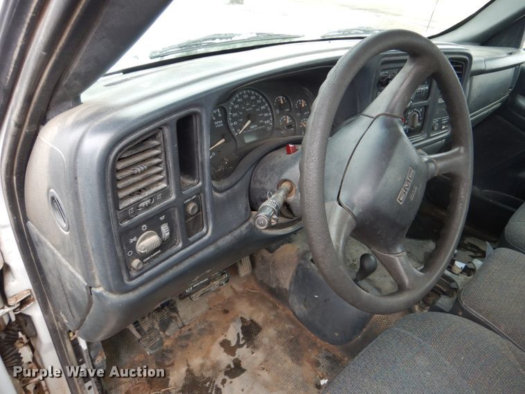 image for item DF7371 2001 GMC Sierra 1500 pickup truck