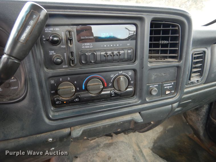 image for item DF7371 2001 GMC Sierra 1500 pickup truck