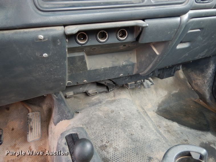 image for item DF7371 2001 GMC Sierra 1500 pickup truck