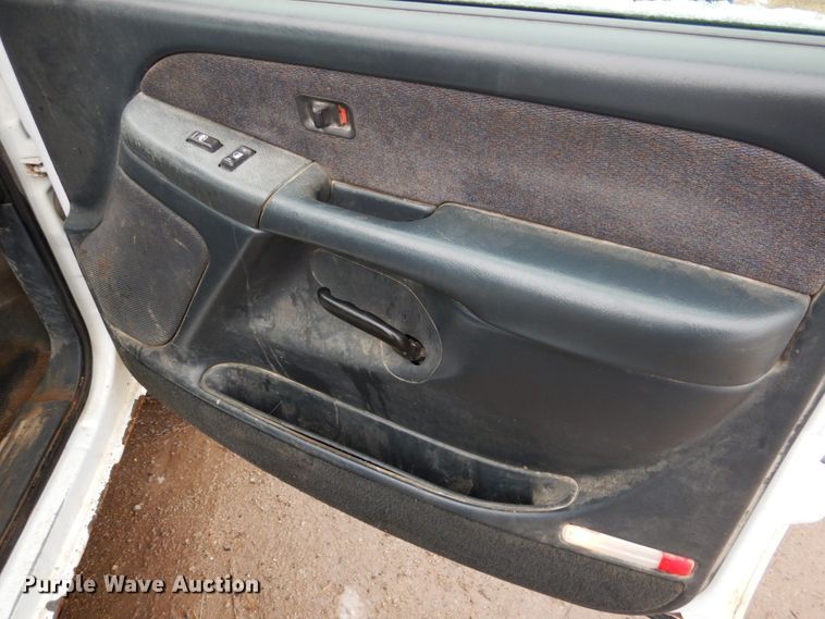 image for item DF7371 2001 GMC Sierra 1500 pickup truck