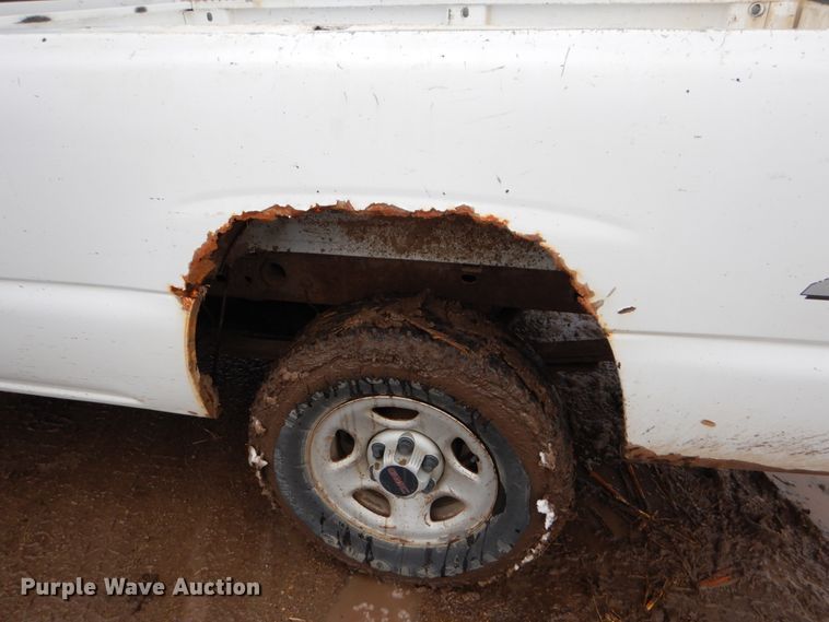 image for item DF7371 2001 GMC Sierra 1500 pickup truck