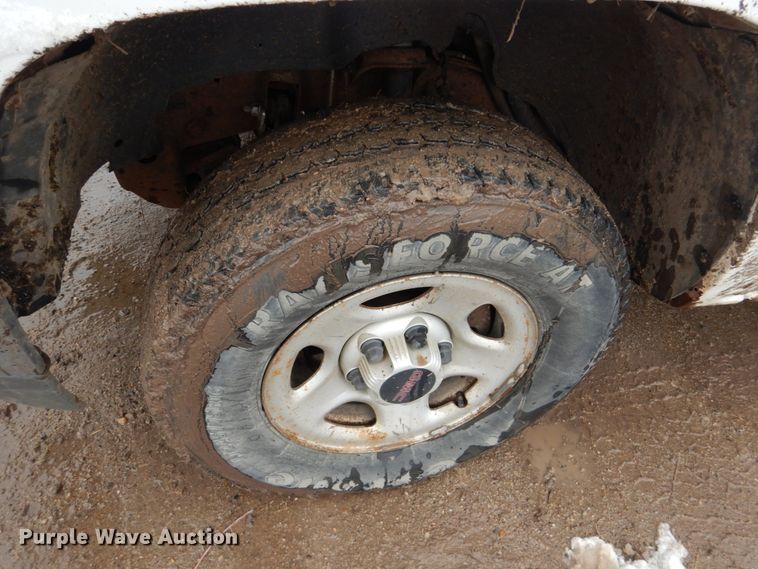 image for item DF7371 2001 GMC Sierra 1500 pickup truck