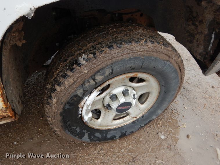 image for item DF7371 2001 GMC Sierra 1500 pickup truck