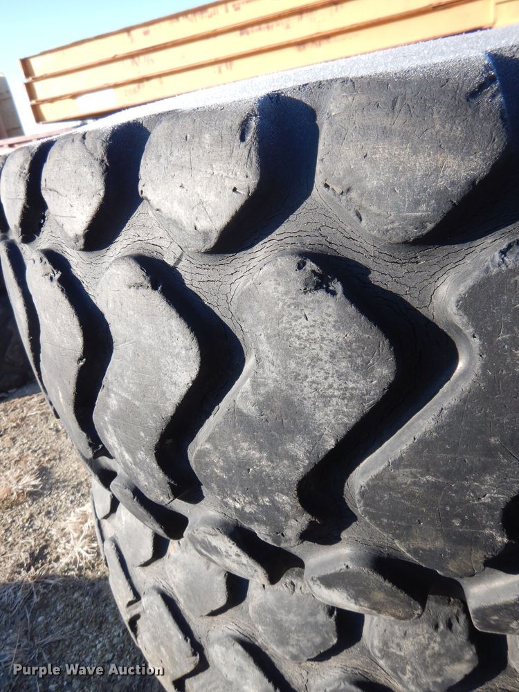 image for item DG5914 (4) Michelin Radial 17.5R25 tires