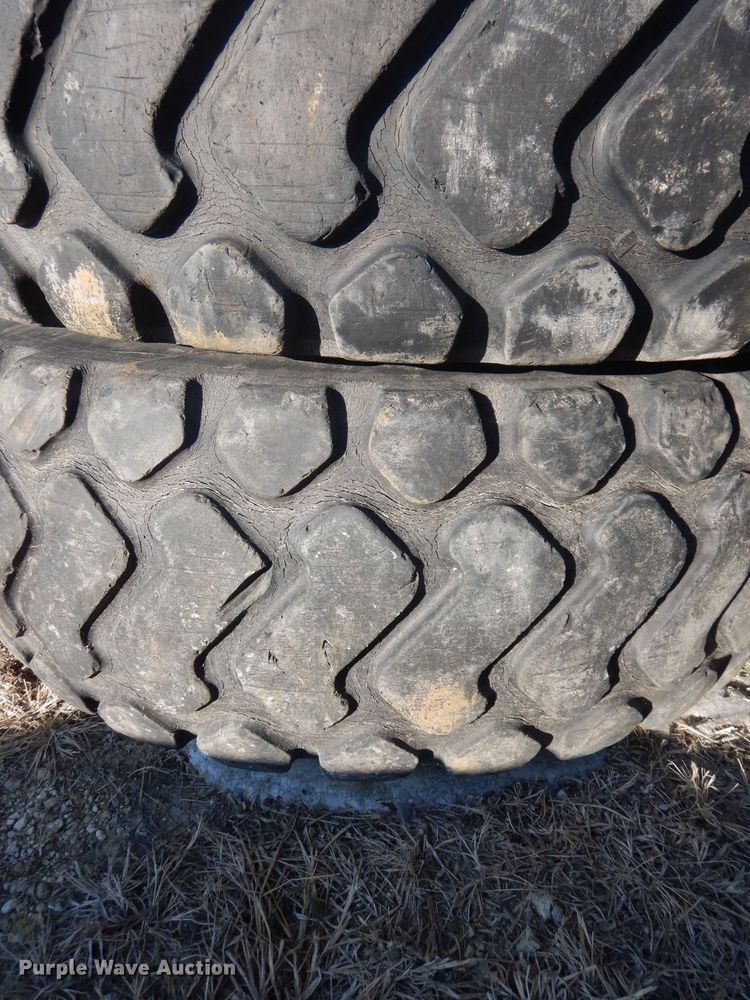 image for item DG5914 (4) Michelin Radial 17.5R25 tires