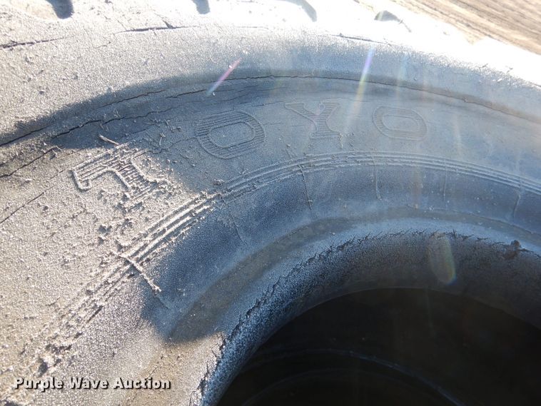 image for item DG5916 (2) Toyo 29.5-25 tires