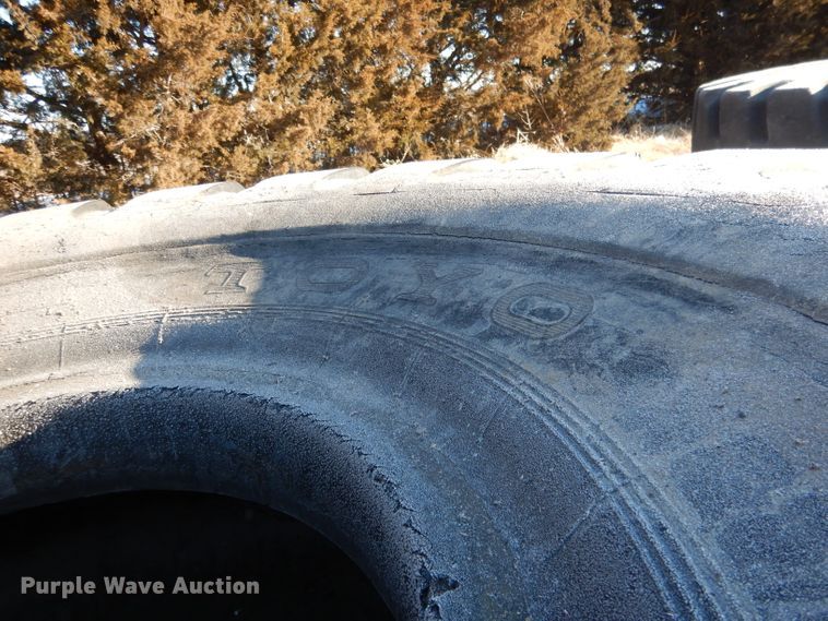 image for item DG5916 (2) Toyo 29.5-25 tires