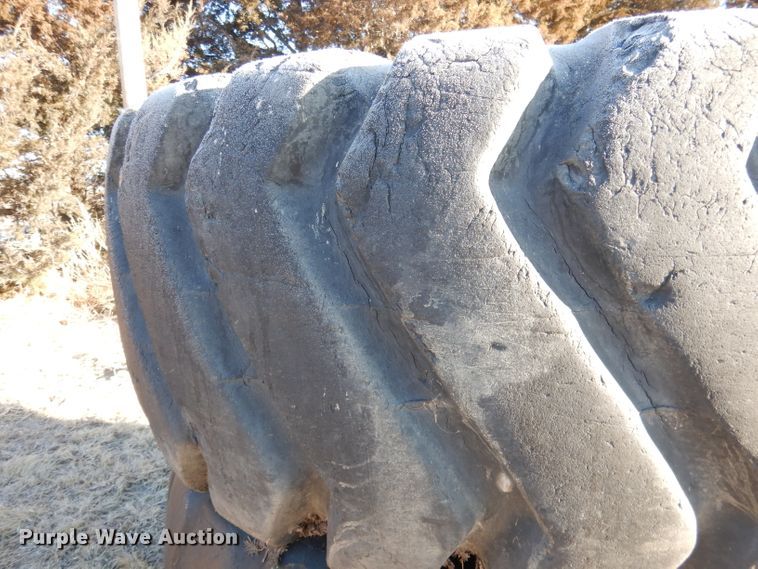 image for item DG5916 (2) Toyo 29.5-25 tires