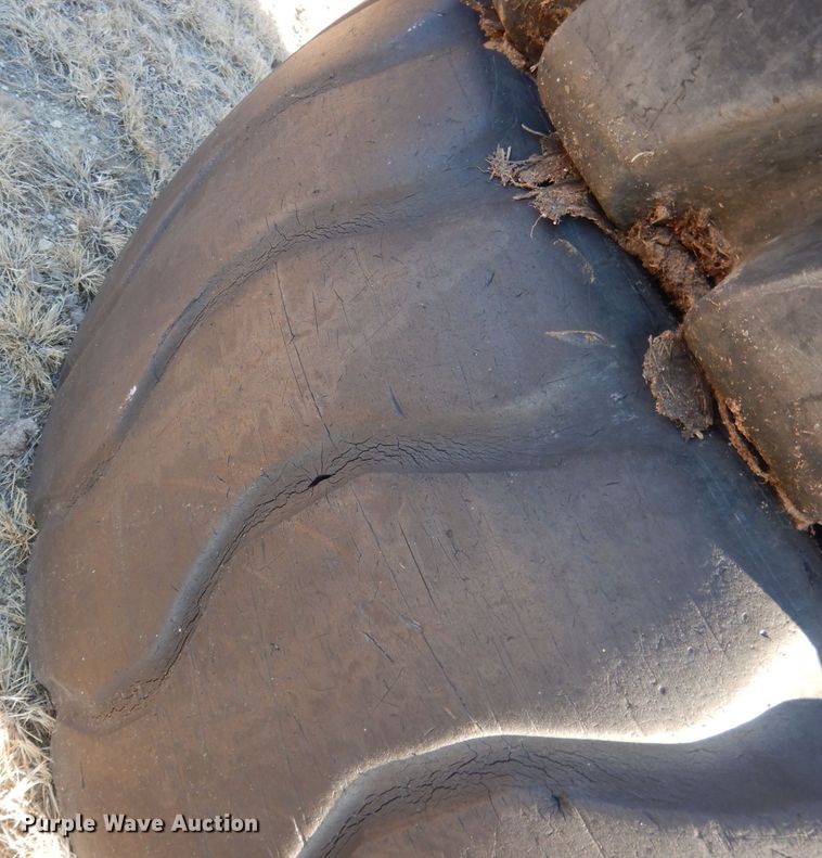 image for item DG5916 (2) Toyo 29.5-25 tires