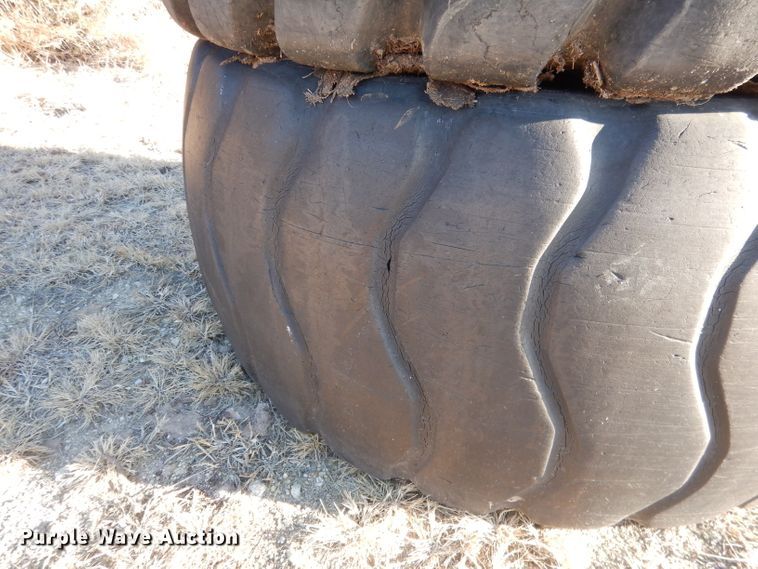 image for item DG5916 (2) Toyo 29.5-25 tires