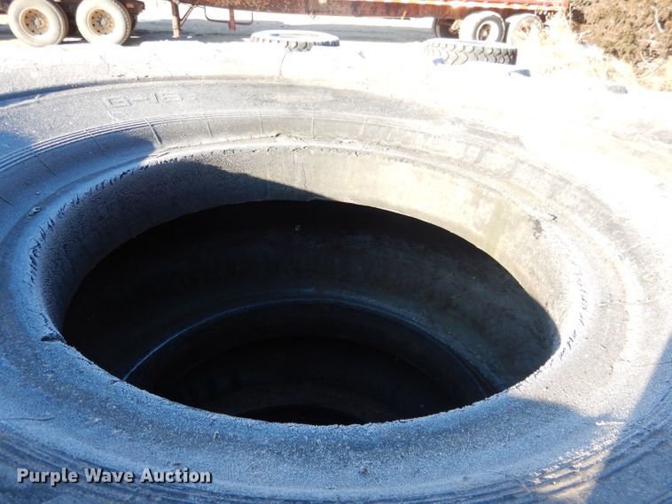 image for item DG5916 (2) Toyo 29.5-25 tires