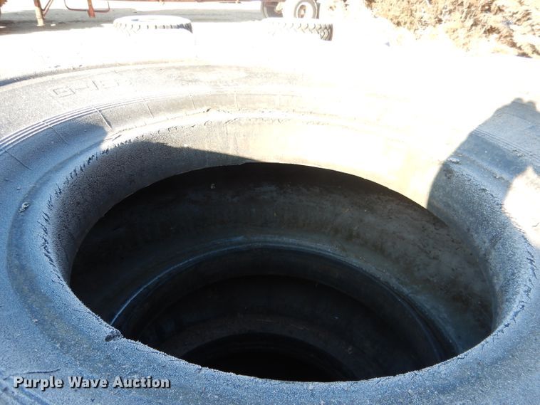 image for item DG5916 (2) Toyo 29.5-25 tires