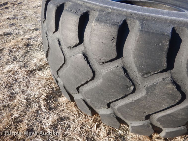 image for item DG5917 Michelin Radial 29.5R25 tire