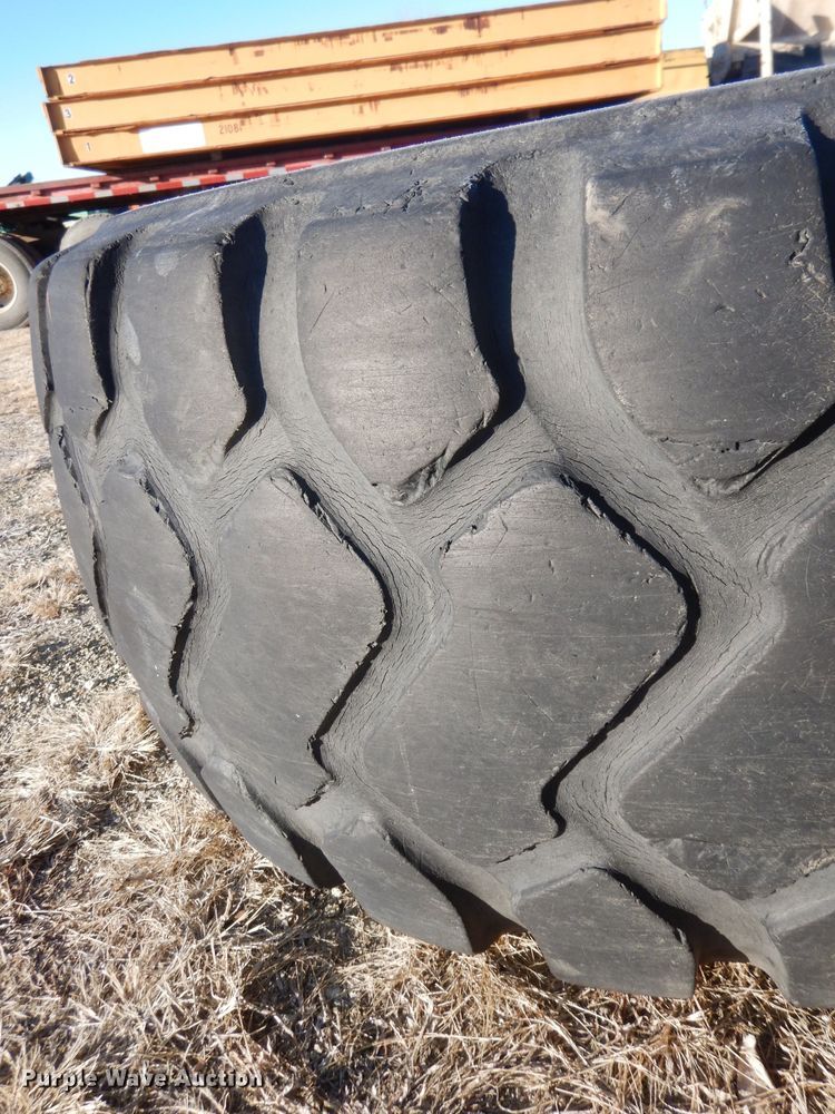 image for item DG5917 Michelin Radial 29.5R25 tire